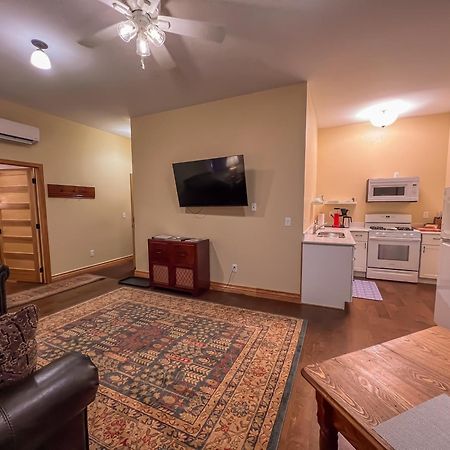 Elkader Goldfinch Suites מראה חיצוני תמונה