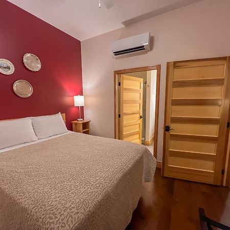 Elkader Goldfinch Suites מראה חיצוני תמונה
