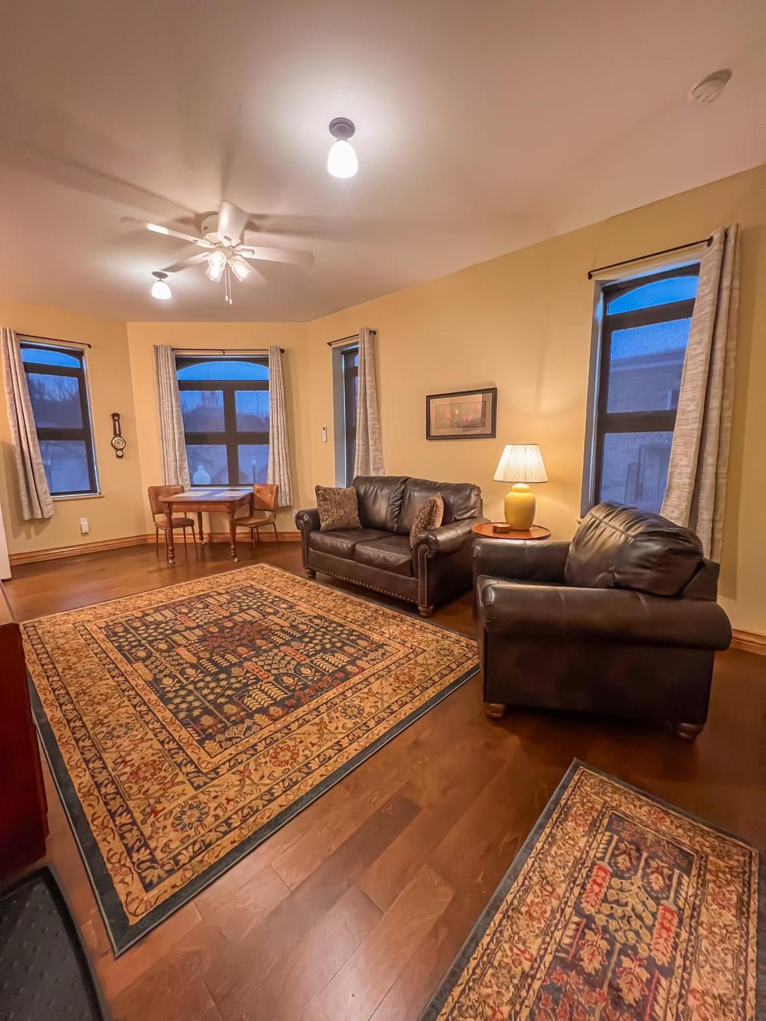 Elkader Goldfinch Suites מראה חיצוני תמונה
