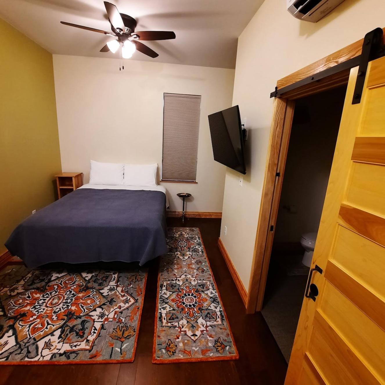 Elkader Goldfinch Suites מראה חיצוני תמונה